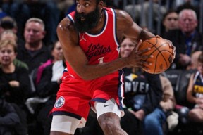 pg电子游戏包含赛前体能课后；丹佛掘金防线松动备战NBA季后赛；气氛紧张；资深球员宣示担当的词条