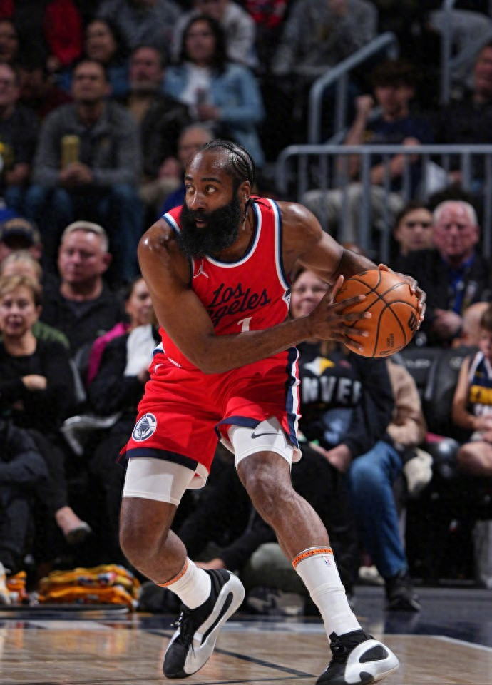 包含赛前体能课后;丹佛掘金防线松动备战NBA季后赛;气氛紧张;资深球员宣示担当的词条 包含赛前体能课后;丹佛掘金防线松动备战NBA季后赛;气氛紧张;资深球员宣示担当的词条