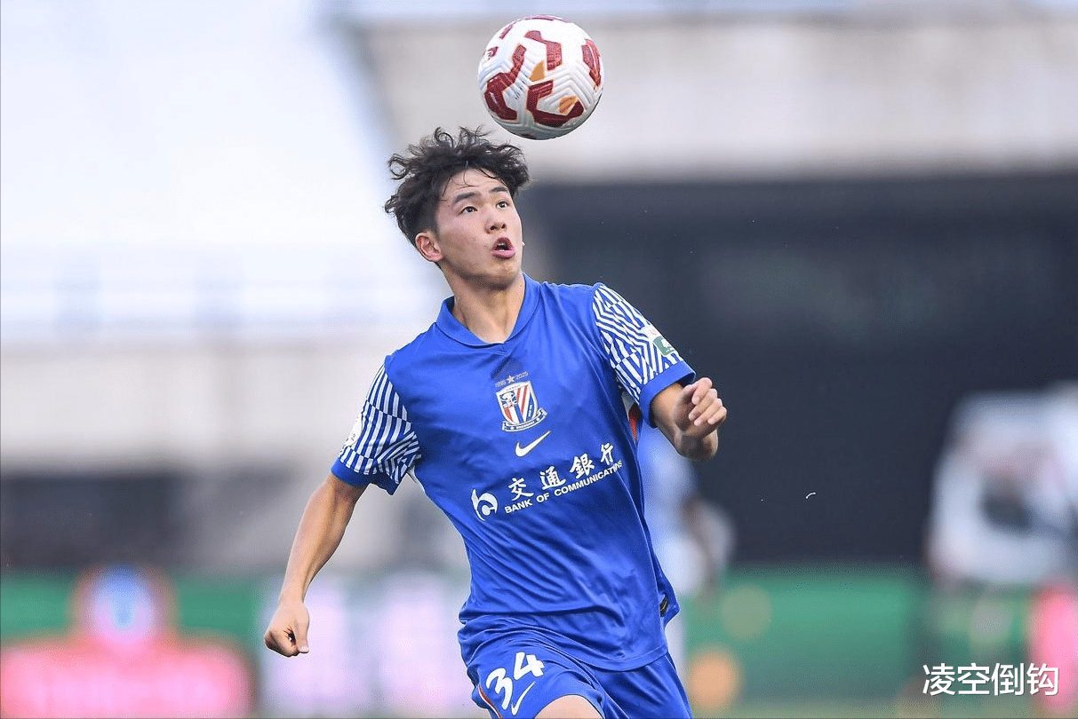 清晨上海申花调整名单以备荷甲,队长鼓劲环节打磨,引发热议,年轻球员得到机会的简单介绍 清晨上海申花调整名单以备荷甲,队长鼓劲环节打磨,引发热议,年轻球员得到机会的简单介绍